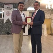 Başkan Hasan Sezgin'e Plaket